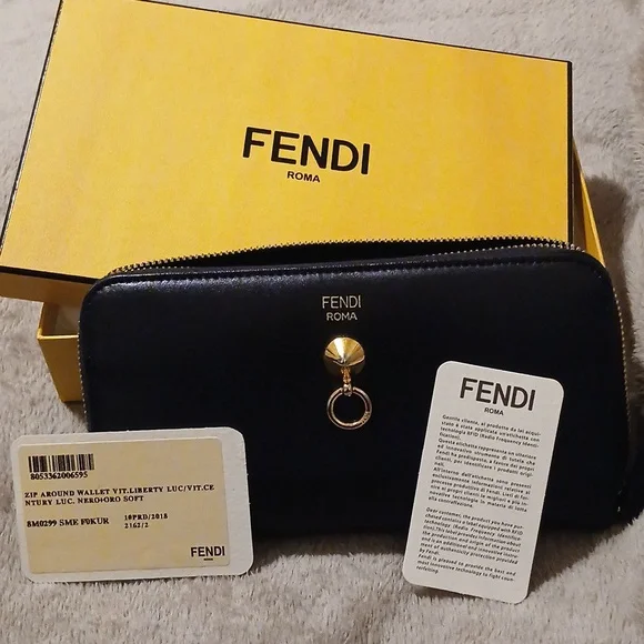 💯% Authentic FENDI Wallet - Picture 1 of 8